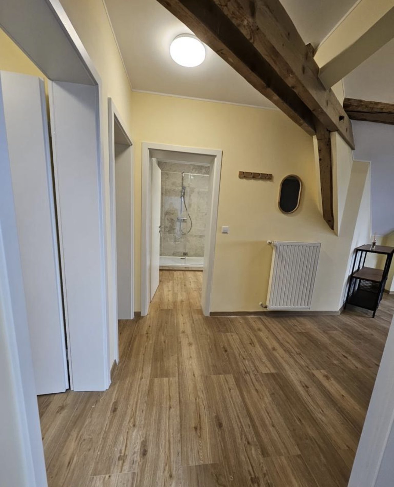 Duschzëmmer an Hall